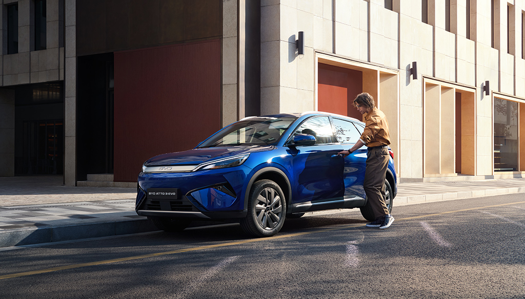 BYD ATTO 3 EVO - Iris Blue - Instappen bij Louwman BYD