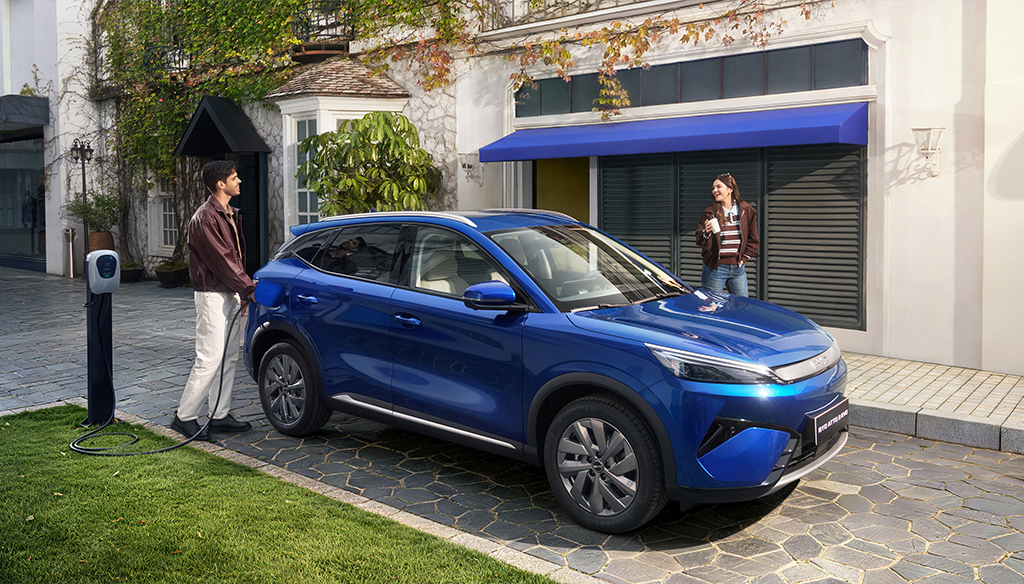 BYD ATTO 3 EVO - Iris Blue - Laden - bij Louwman